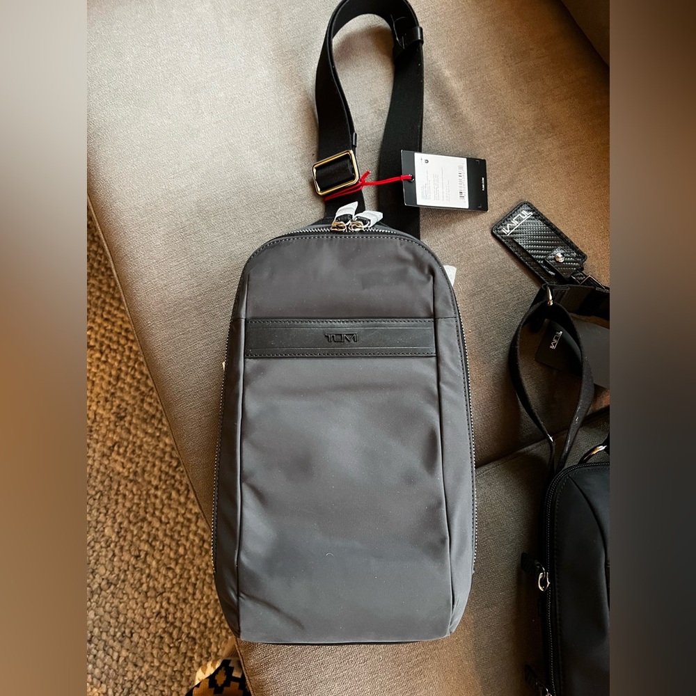 NWT Tumi Ridgeview Sling